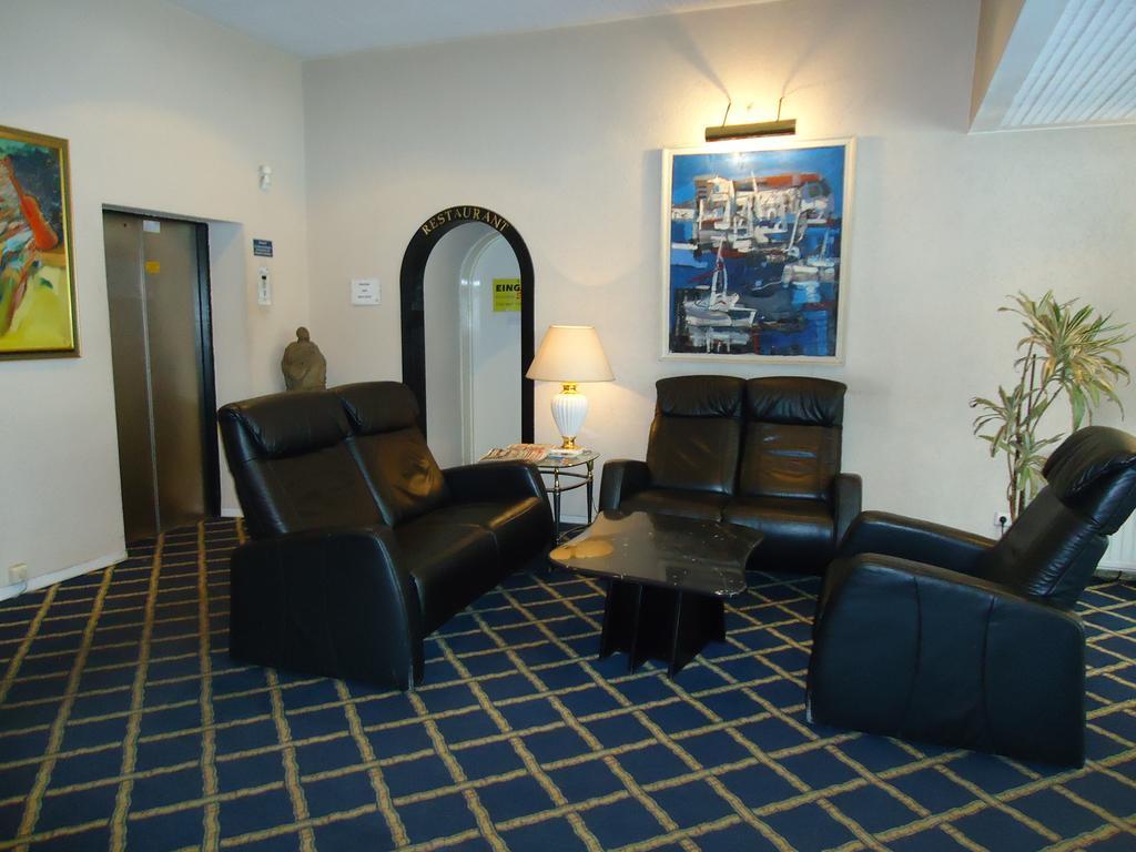 Hotel Kubrat Am Checkpoint Charlie - Berlin — Photos 1